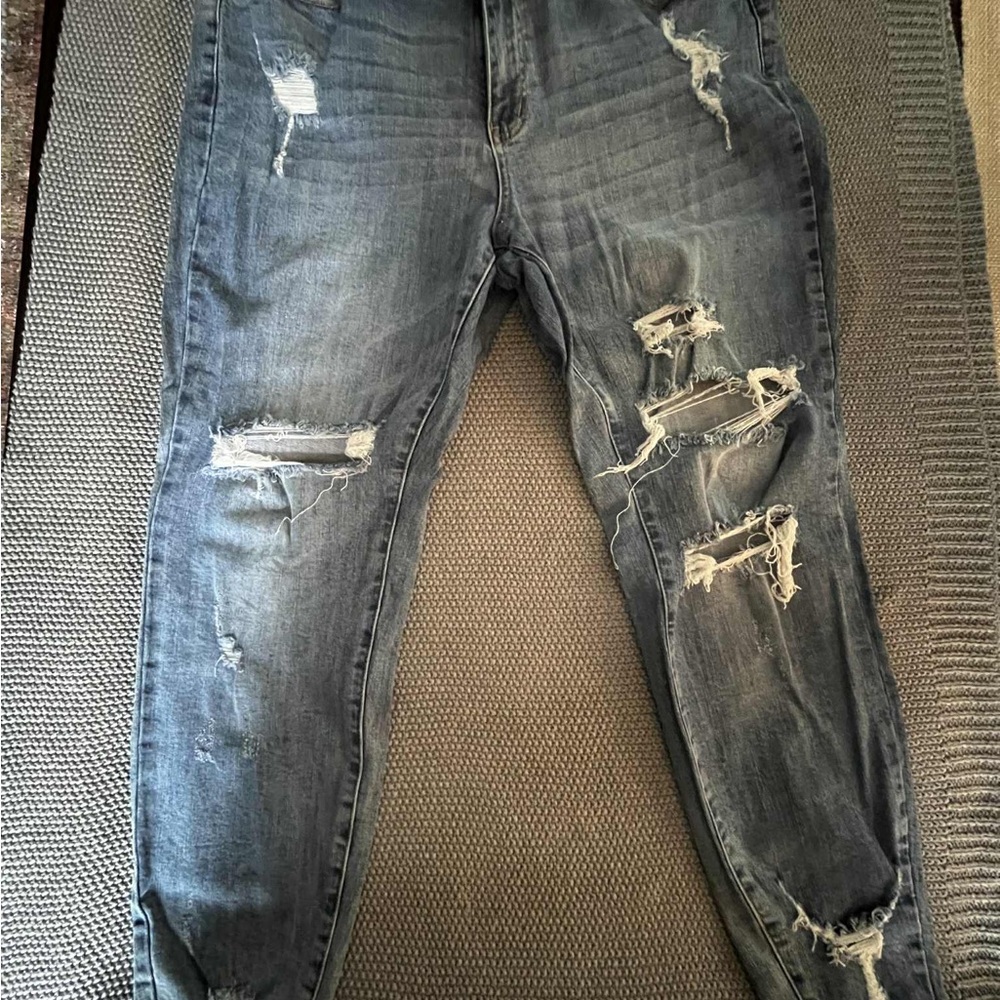 KanCan Women’s Distressed Gray Skinny Jeans